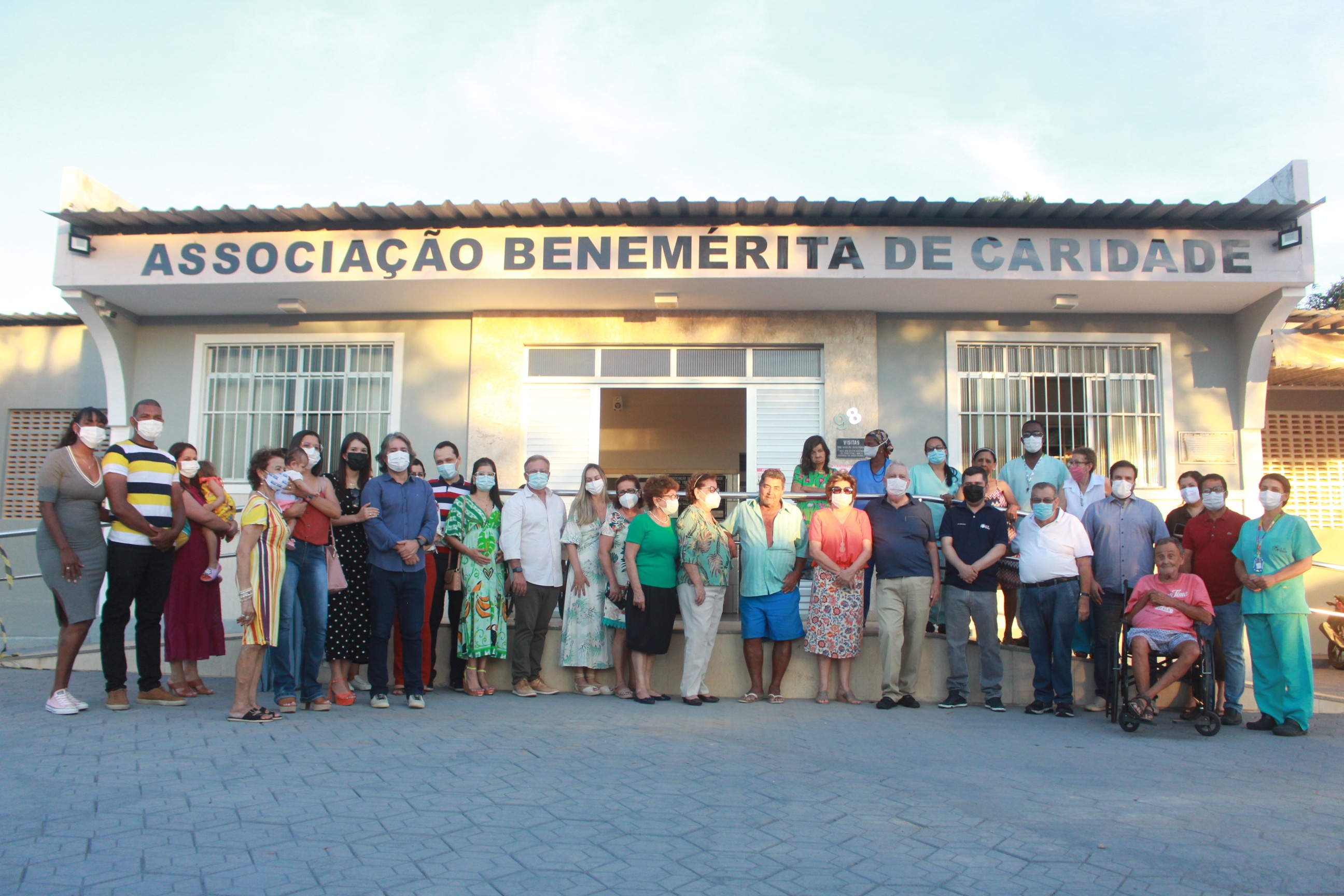 Prefeitura de Guanambi entregou no último sábado (30), revitalização da Praça Josafá Moura em frente ao Lar dos Velhinhos