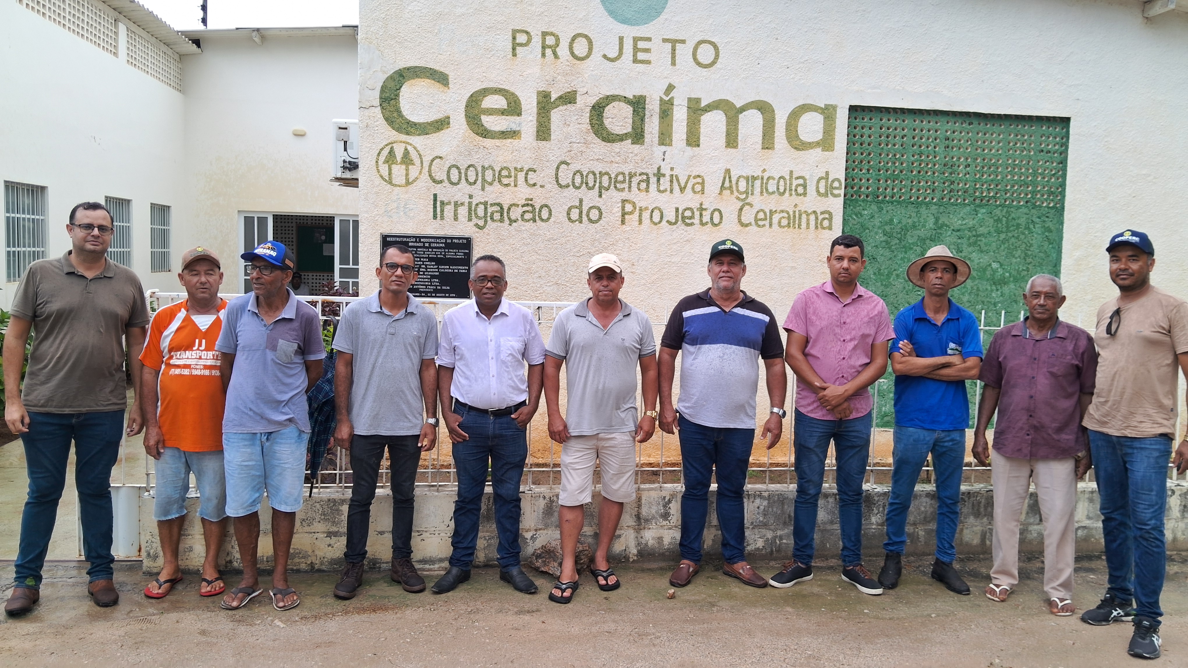 Secretário de Agricultura inspeciona vazamento em comporta na Barragem de Ceraíma; desperdício de 140 mil litros de água por hora seria suficiente para irrigar 100 hectares