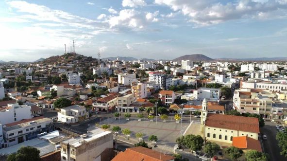 Secretaria de Agricultura de Guanambi realiza implantação de sistema próprio de pluviômetros na sede, distritos e zona rural