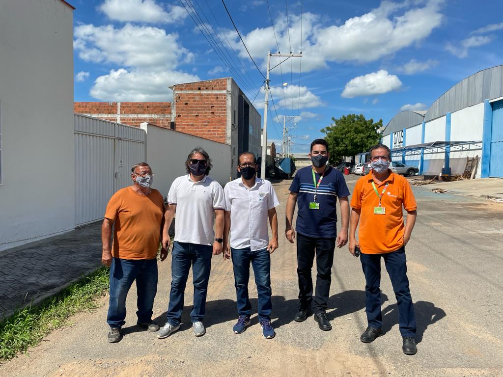 Para melhoria da rede elétrica, secretário de Desenvolvimento Econômico realiza vistoria no Parque Industrial ao lado de gerente da Coelba