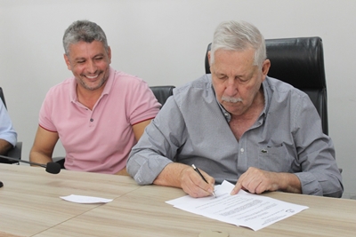 Prefeito Nilo Coelho sanciona lei que garante o pagamento do Piso Salarial aos Agentes Comunitários de Saúde e Agentes de Combate às Endemias
