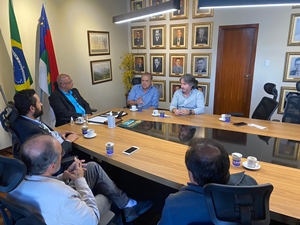 Secretários de Desenvolvimento Econômico e de Planejamento de Guanambi se reúnem com prefeito em exercício de Vitória da Conquista