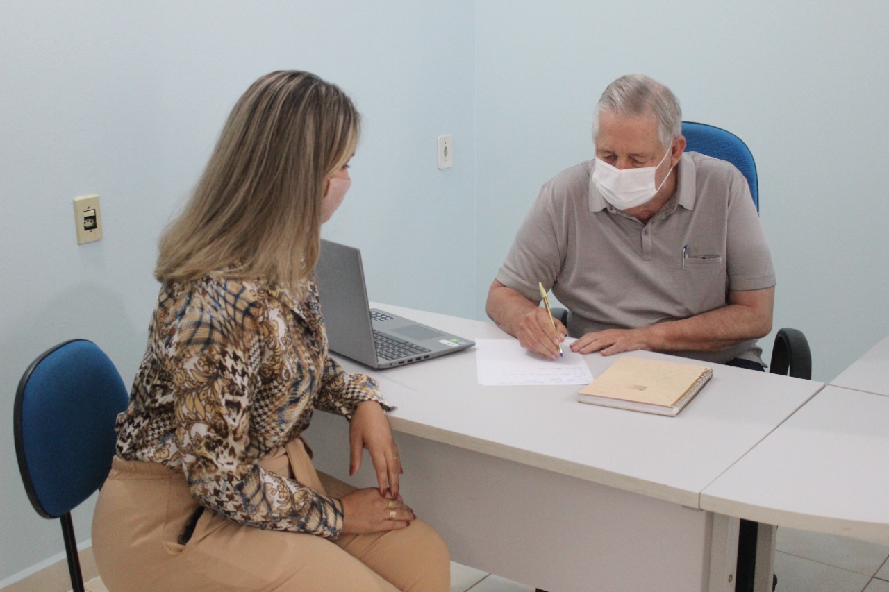 Prefeito de Guanambi sanciona Lei que cria o Programa Vida Nova, Casa de Mãe que prevê doação de lotes para mães de Morrinhos