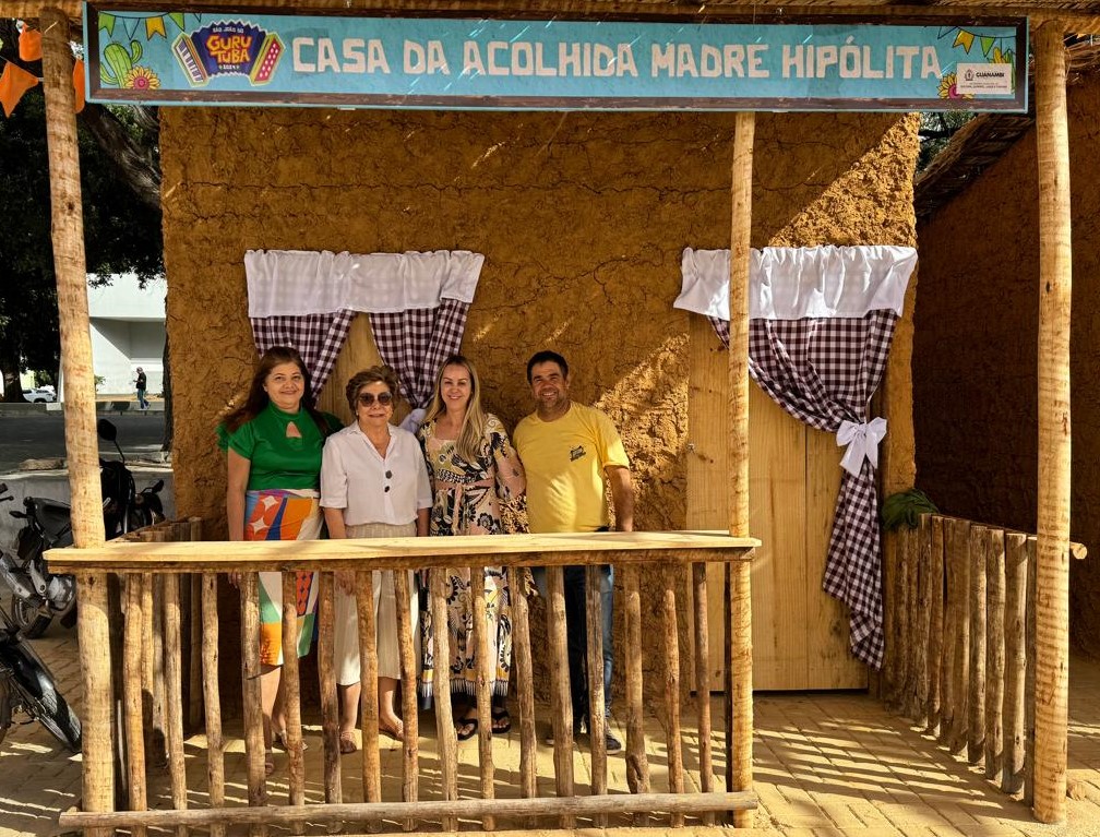 Ex-primeira-dama Solange Coelho visita ornamentação da Praça do Feijão para o São João do Gurutuba
