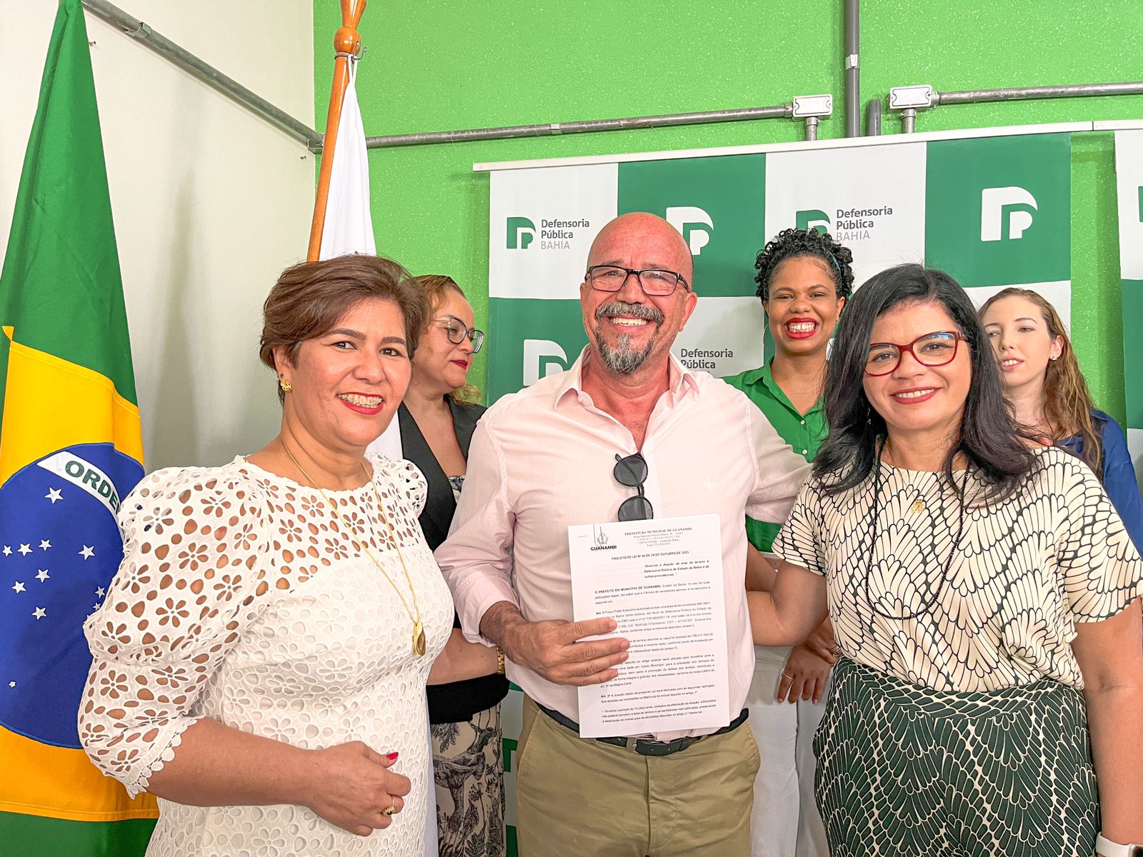 Dupla alegria: em dia de cerimônia de instalação, Defensoria conhece o possível terreno para o econúcleo de Guanambi