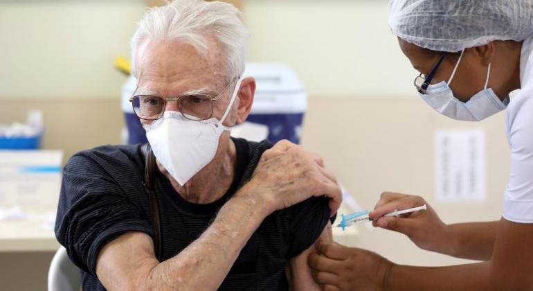 Guanambi aplica nesta quinta (16), a terceira dose contra Covid-19 em idosos acima de 80 anos vacinados com a segunda dose há mais de 06 meses