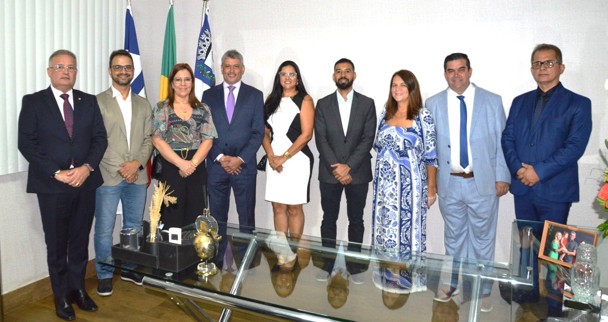 Prefeito de Guanambi anuncia cinco secretários e nova logomarca da gestão; primeiro decreto extingue regime de turnão