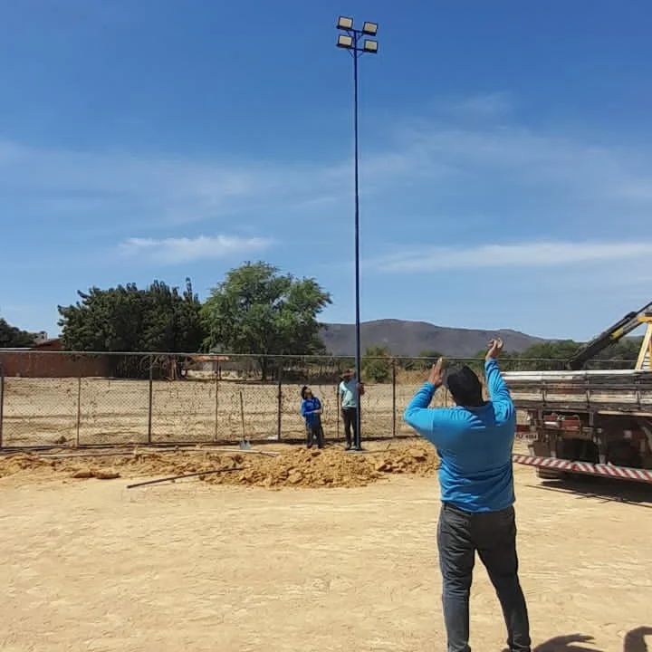 Prefeitura de Guanambi implanta iluminação de Led nos campos de futebol de Ceraíma e Morrinhos