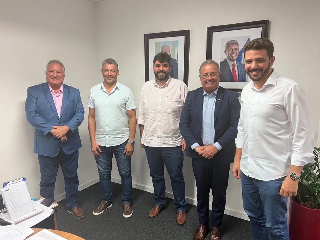 Prefeito de Guanambi busca parceria com o Governo do Estado na área do Turismo e pede a liberação de emendas para cirurgias eletivas