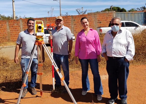 Iniciado os trabalhos de topografia no terreno onde será construído o PSF porte ll de Morrinhos