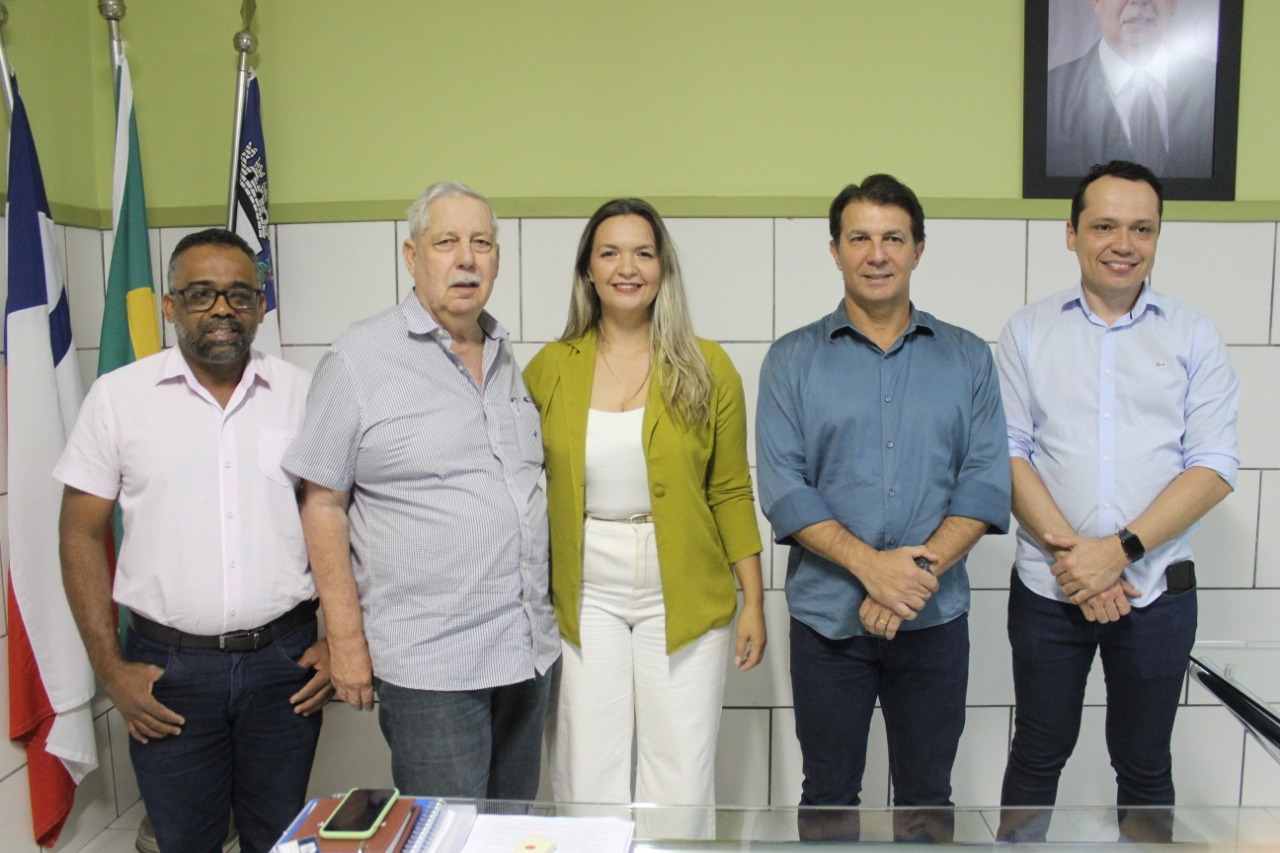 Prefeito Nilo Coelho e deputado Arthur Maia assinam despacho administrativo para licitação da segunda etapa do asfalto Morrinhos/Ceraíma