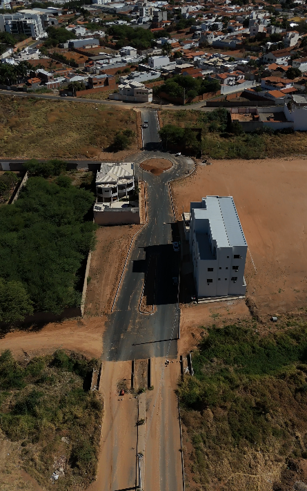 OBRAS - Asfaltamento e abertura de nova avenida vão integrar os bairros Brindes, Sandoval Moraes e Brasília ao centro comercial de Guanambi