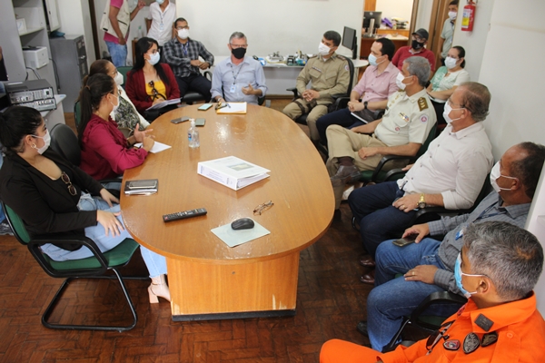 Após sangramento da barragem de Ceraíma, Grupo de Trabalho contra enchentes monitora o nível das águas que descem para os bairros da zona urban