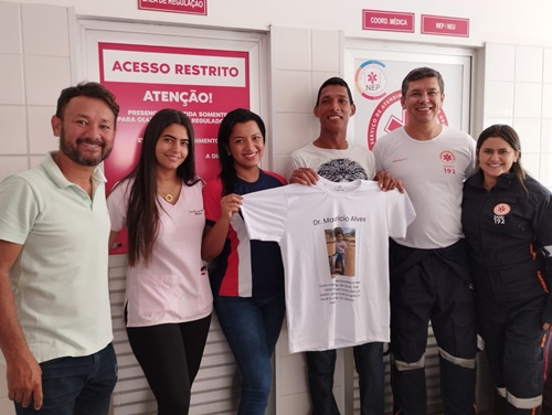 Família faz homenagem a médico do SAMU de Guanambi após vida do filho ser salva durante atendimento de emergência