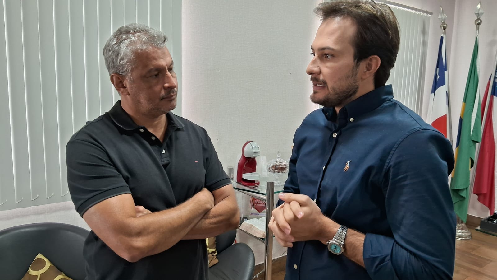 Prefeito de Guanambi recebe o escritor Danilo Birnfelt do PodCast Mesa Verde; gestão apoiará livro que conta a importância da Exposição de Guanambi