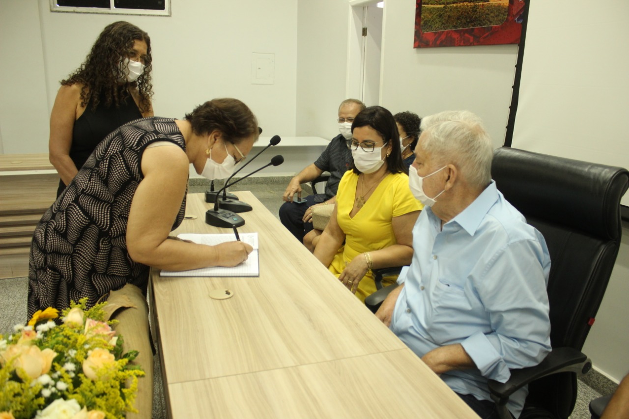 Novos diretores da rede municipal para o biênio 2022/2023 são empossados