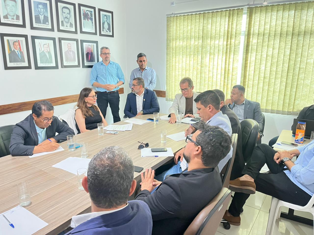 Após envio de projetos de lei pelo Executivo, Câmara aprova reajuste salarial para servidores públicos efetivos
