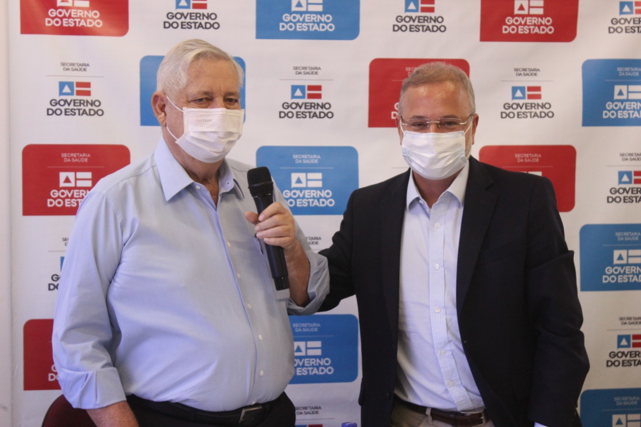 Prefeito Nilo Coelho participa de entrega de novos serviços no HGG ao lado do secretário estadual de Saúde