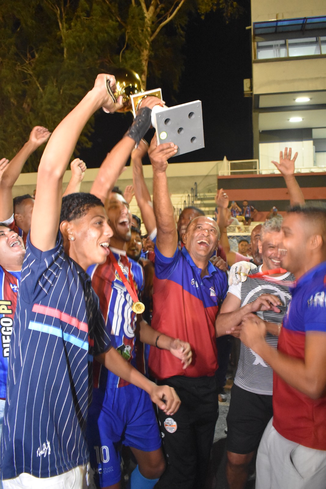 Com estádio lotado, Bahia fatura o oitavo título do Campeonato Guanambiense de Futebol