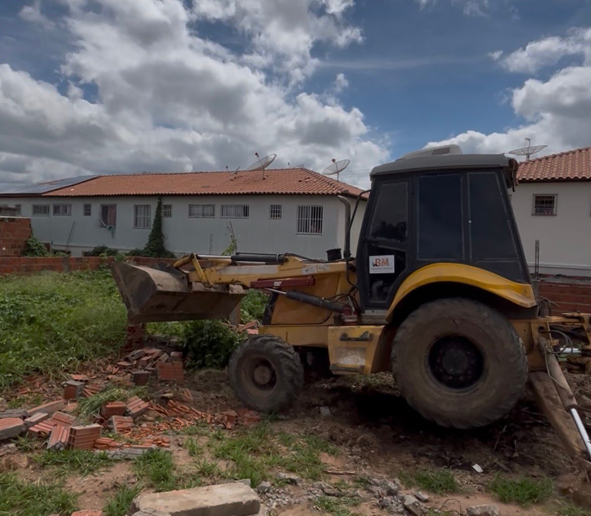 Prefeitura de Guanambi realiza mais uma ação de combate às invasões e construções em áreas públicas no Residencial dos Pássaros