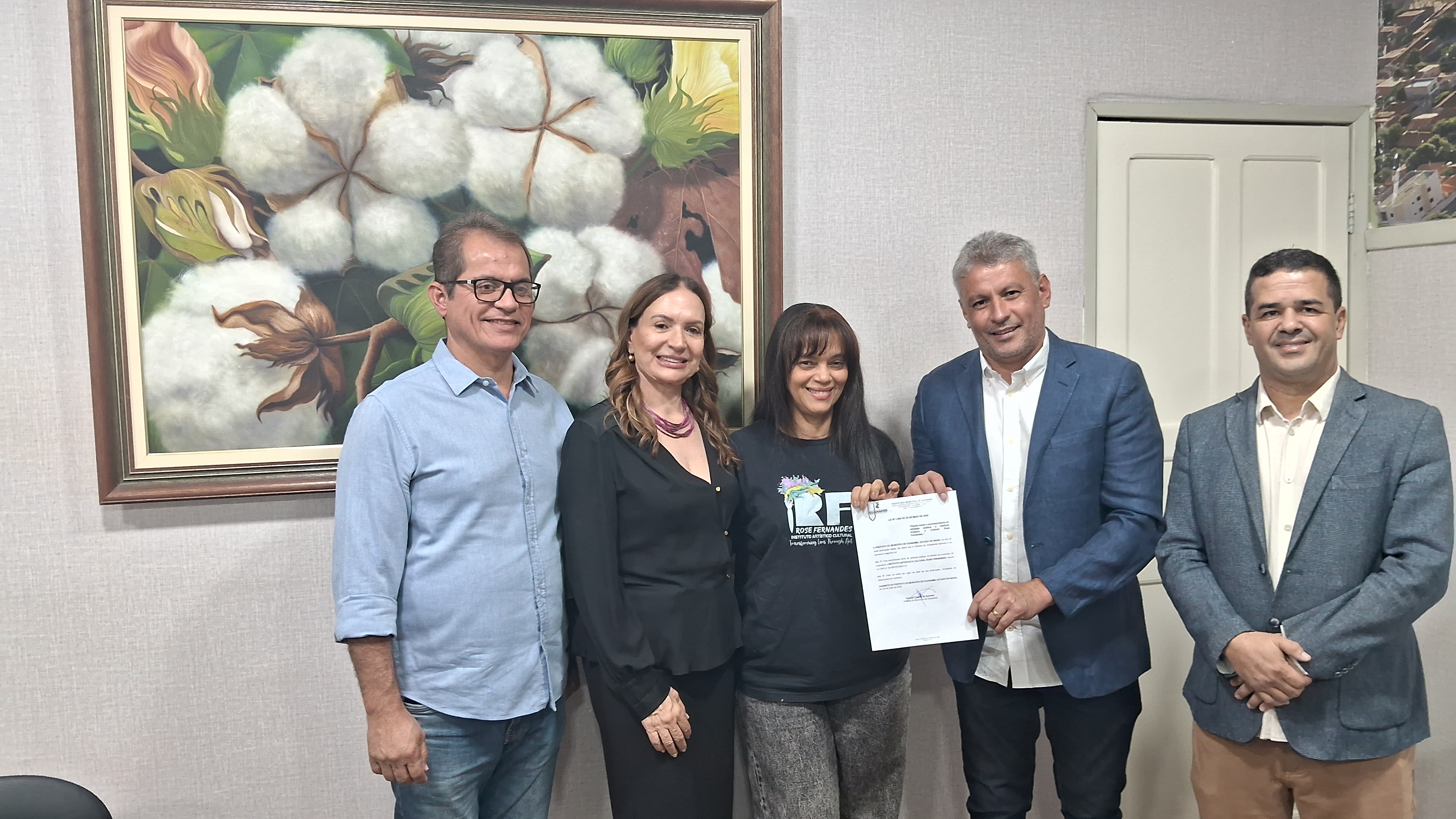 Prefeito de Guanambi sanciona lei que reconhece utilidade pública do Instituto Artístico e Cultural Rose Fernandes