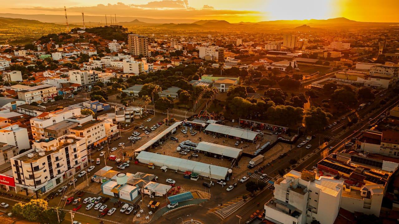 Prefeitura de Guanambi publica Edital para inscrições e seleção de 70 empresas locais para a 4ª edição da Feira de Negócios