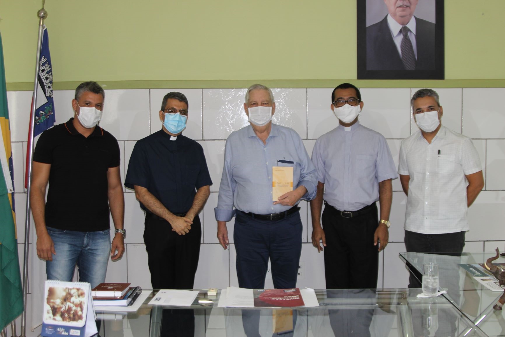 Prefeito de Guanambi se reúne com os párocos das paróquias de Santo Antônio e São Geraldo Majella