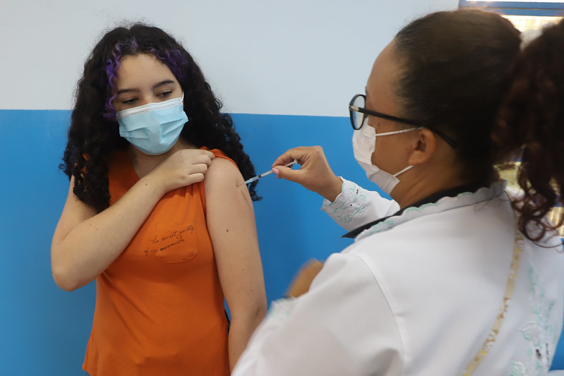 Guanambi vacina nesta quarta (15), jovens de 18 e 19 anos contra a Covid-19 e adultos que ainda não tomaram a primeira dose