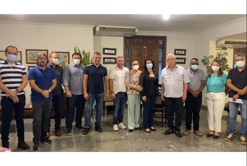 Prefeito Nilo Coelho se reúne com secretários e faz balanço positivo de 2021; realizamos obras e tiramos do papel projetos antigos, afirma
