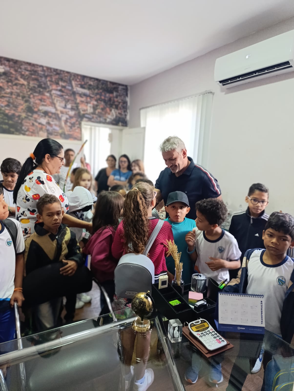 Prefeito Nal Azevedo recebe visita de alunos da Escola Colônia Agrícola de Ceraíma