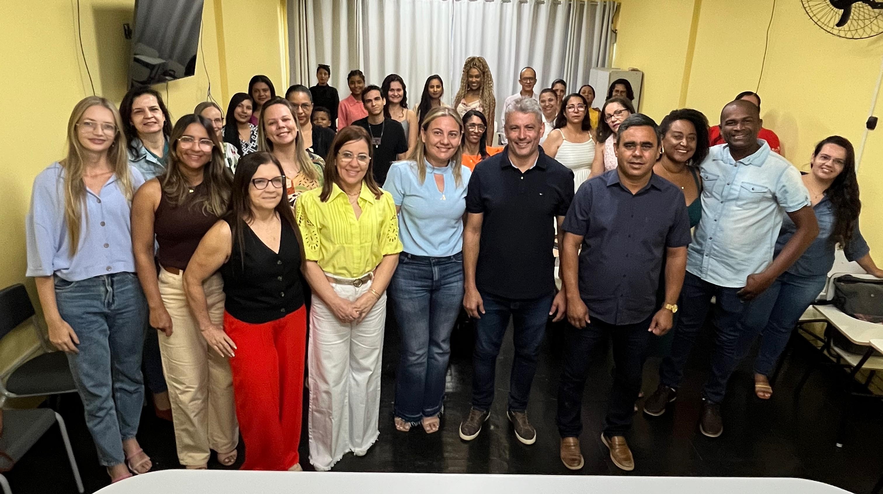 43 professores aprovados no Concurso Público tomam posse na Secretaria de Educação de Guanambi