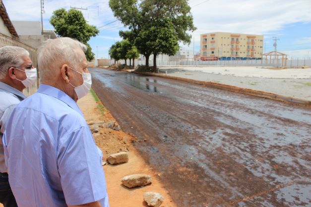 Prefeito Nilo Coelho visita as obras da Praça do Cetep e asfaltamento de ruas em vários bairros da cidade