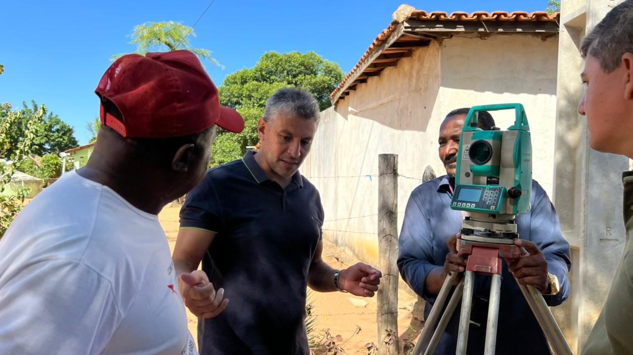 Prefeito Interino Arnaldo Azevedo anuncia que pela primeira vez na história Guanambi asfaltará estradas na zona rural; Comunidades de Queimadas e Corujas serão beneficiadas