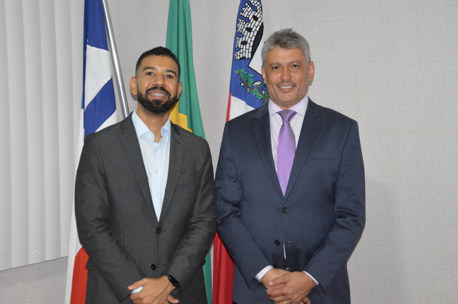 Prefeito de Guanambi encaminha à Câmara projetos de lei de reajuste salarial para servidores públicos efetivos