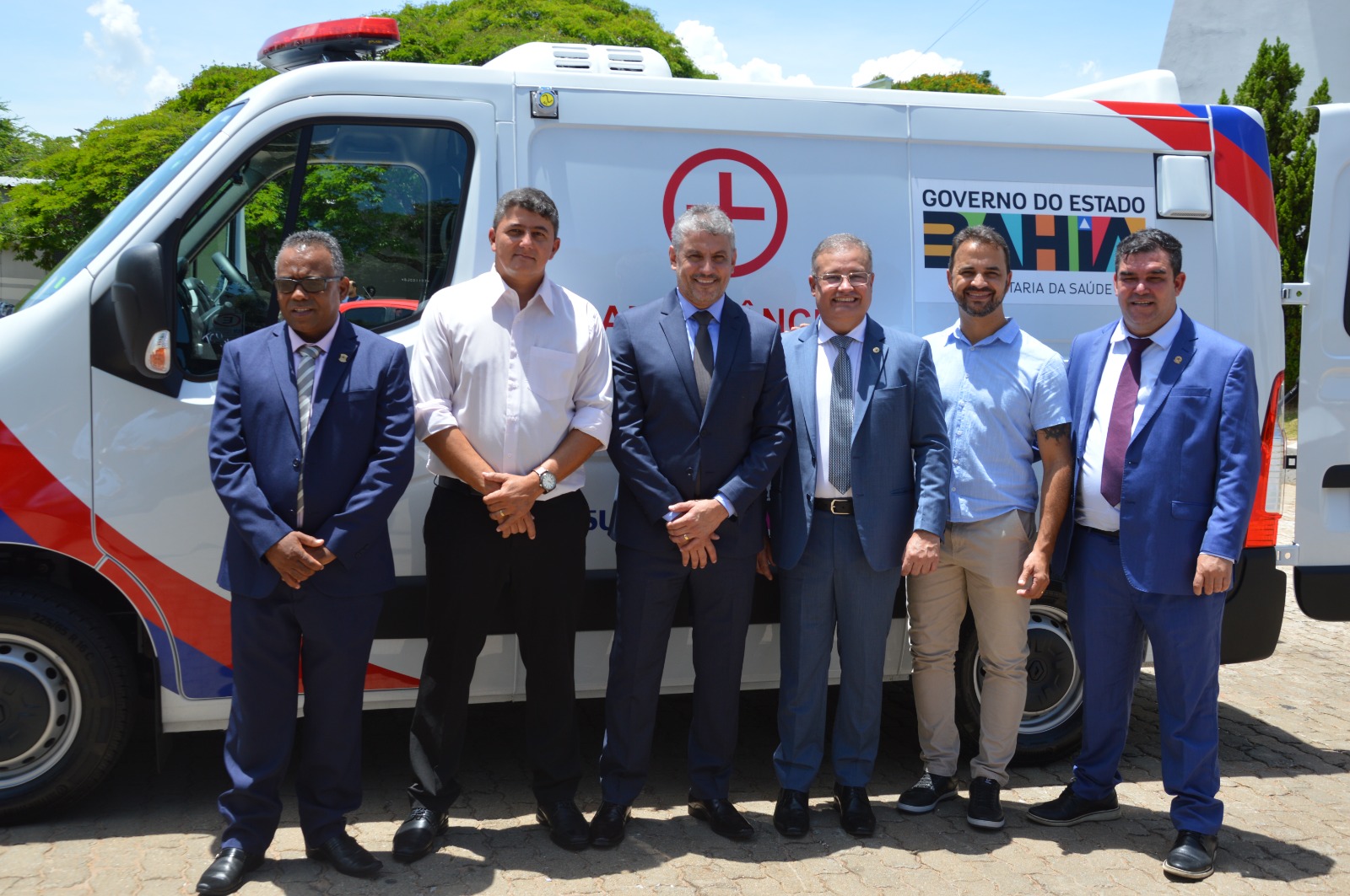 Secretaria de Saúde de Guanambi recebe nova ambulância para reforçar suporte aos usuários