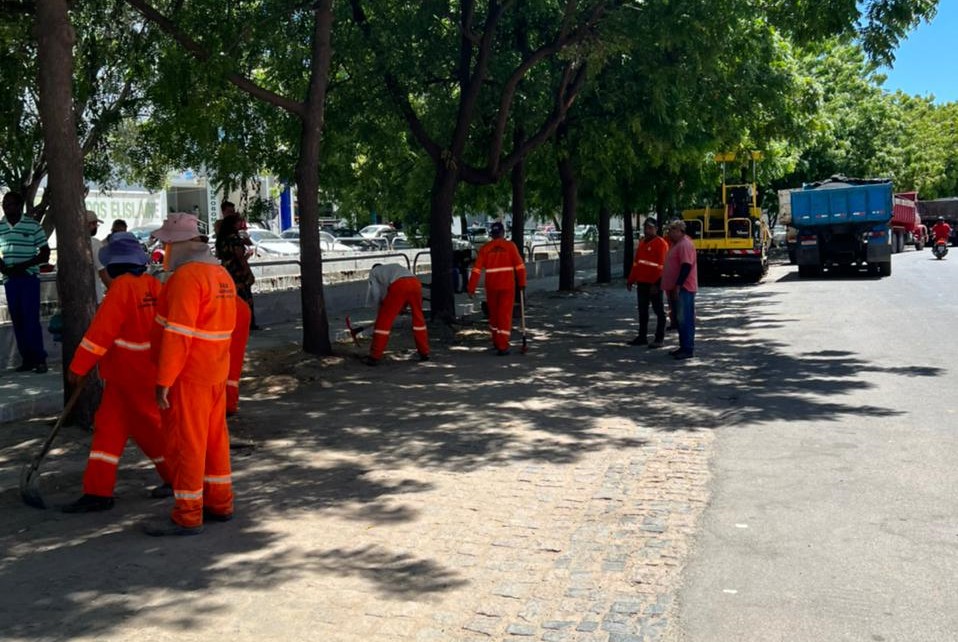 Secretaria de Infraestrutura de Guanambi segue com melhorias no entorno da Feira Livre e amplia área de estacionamento
