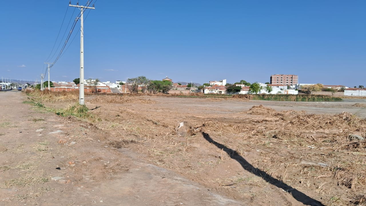Prefeitura de Guanambi intensifica a limpeza da Lagoa de João Amaral, para prevenir incêndios e espera do período chuvoso