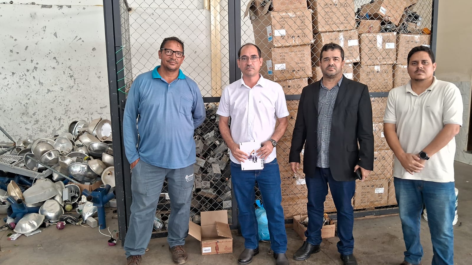 Setor Jurídico e Secretaria de Infraestrutura da PMG tomam providências contra a retirada de equipamentos de iluminação de famílias da zona rural