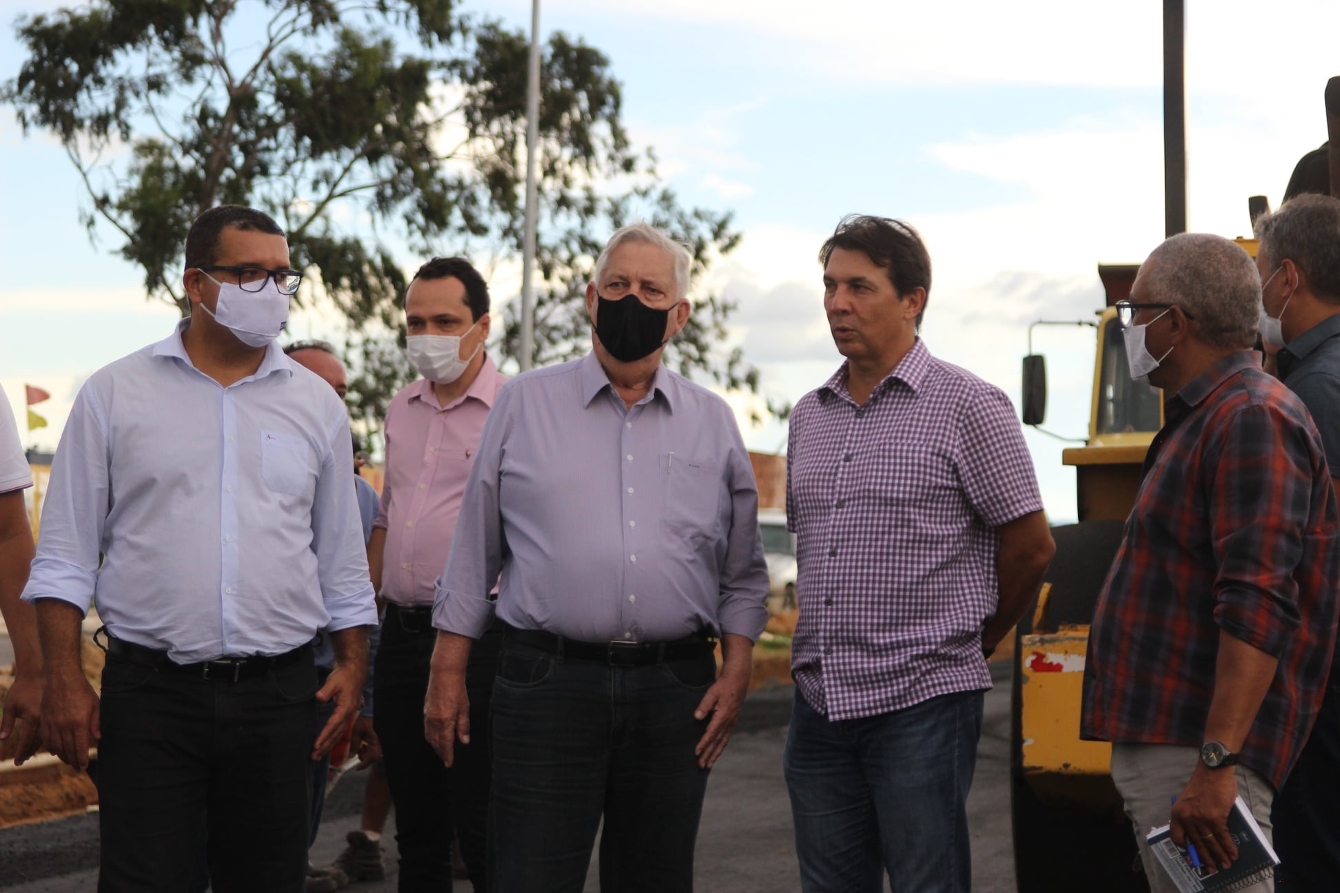 Prefeito Nilo Coelho vistoria obras de duplicação da BR-030