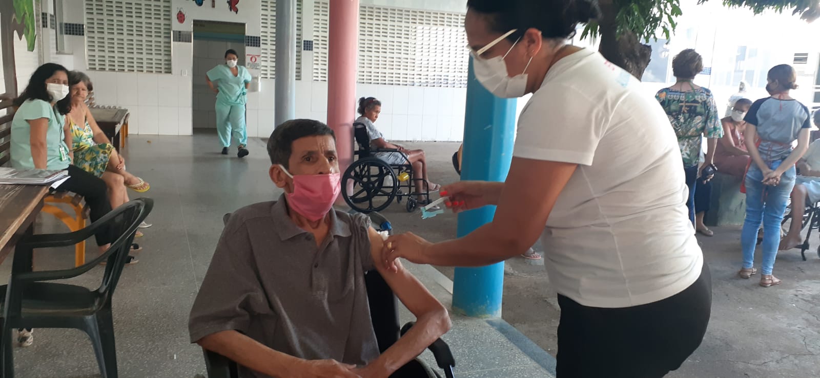Secretaria de Saúde de Guanambi realiza abertura da campanha de vacinação contra a Gripe Influenza e Sarampo no Lar dos Velhinhos