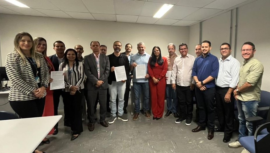 Prefeito Nal Azevedo assina contrato com a CEF para construção de 150 unidades habitacionais do programa Minha Casa, Minha Vida