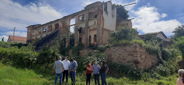 Prefeitura de Guanambi institui comitê para reconstrução do Casarão Solar dos Barros em Mutãs
