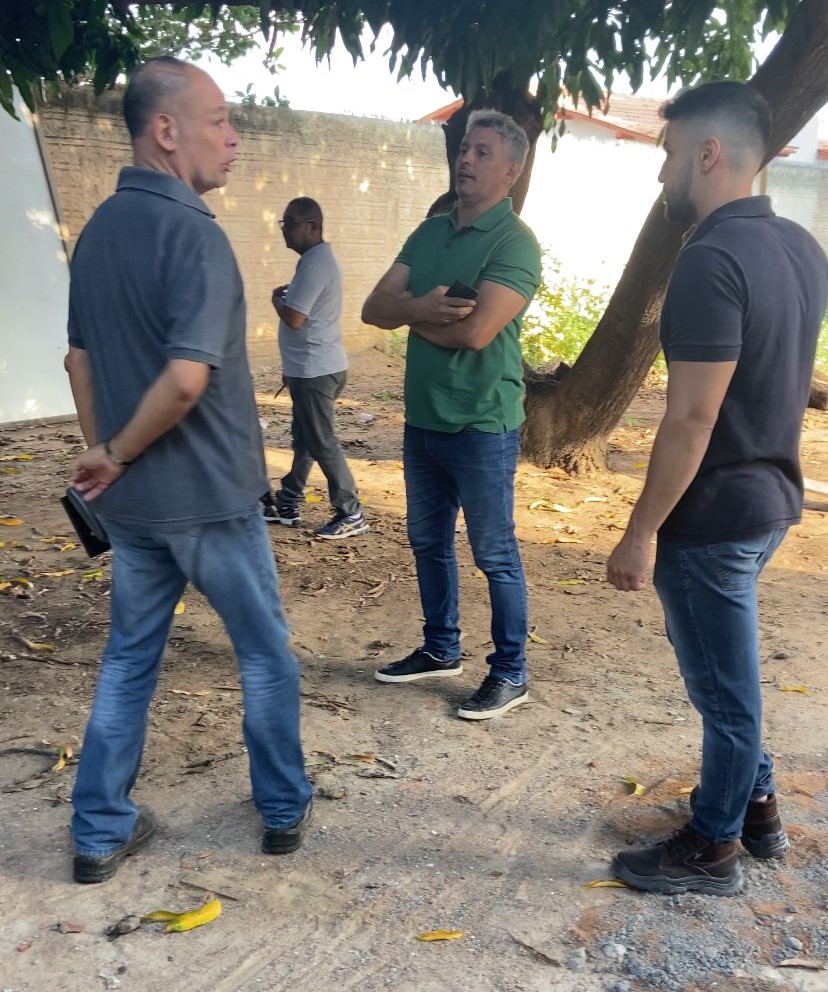 Prefeito de Guanambi visita obras da nova escola de Educação Infantil do bairro Beija-flor e já planeja inauguração